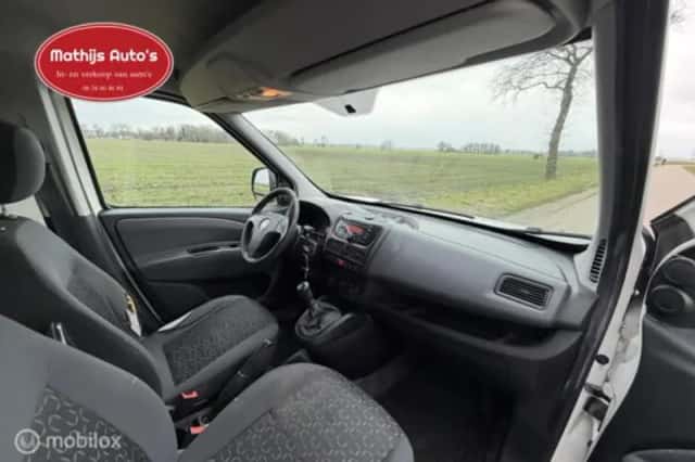 Fiat Doblò (2010) thumbnail 4