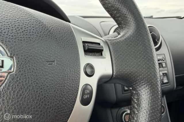 Nissan Qashqai (2009) thumbnail 16