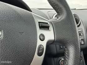 Nissan Qashqai (2009) thumbnail 16