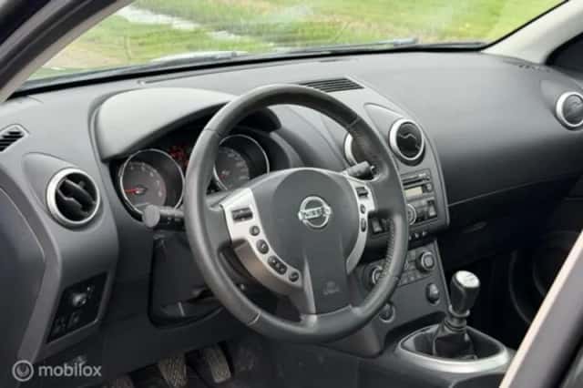 Nissan Qashqai (2009) thumbnail 17
