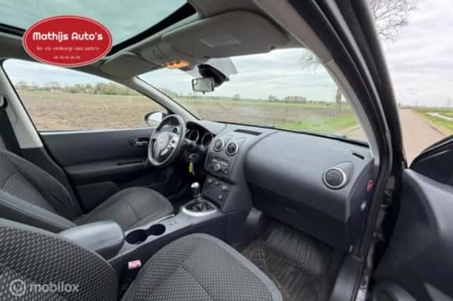 Nissan Qashqai (2009) thumbnail 4