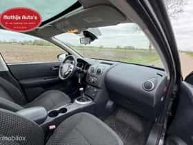 Nissan Qashqai (2009) thumbnail 4