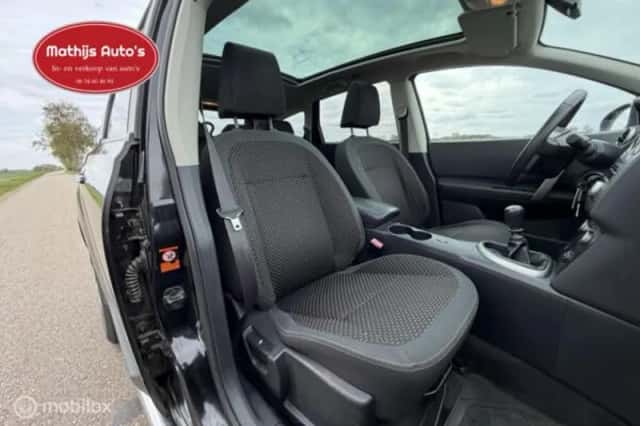 Nissan Qashqai (2009) thumbnail 5