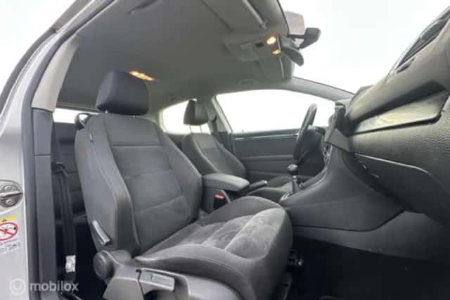 Volkswagen Golf (2011) thumbnail 12