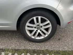 Volkswagen Golf (2011) thumbnail 16