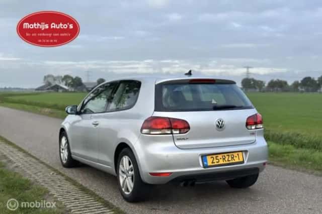 Volkswagen Golf (2011) thumbnail 3