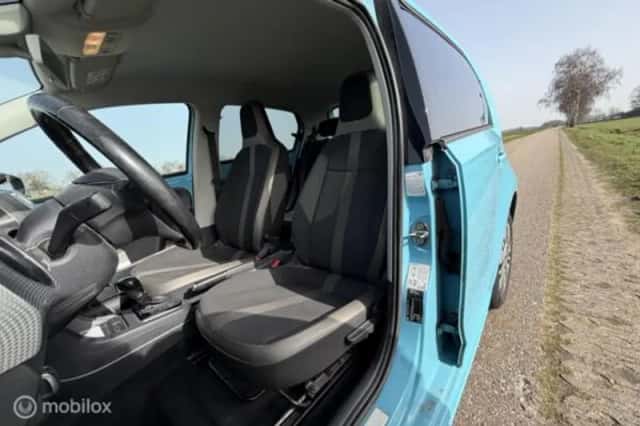 Volkswagen E-Up! (2016) thumbnail 15