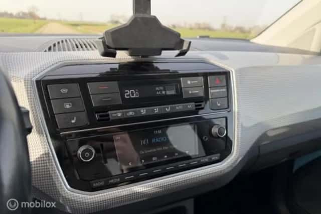 Volkswagen E-Up! (2016) thumbnail 18
