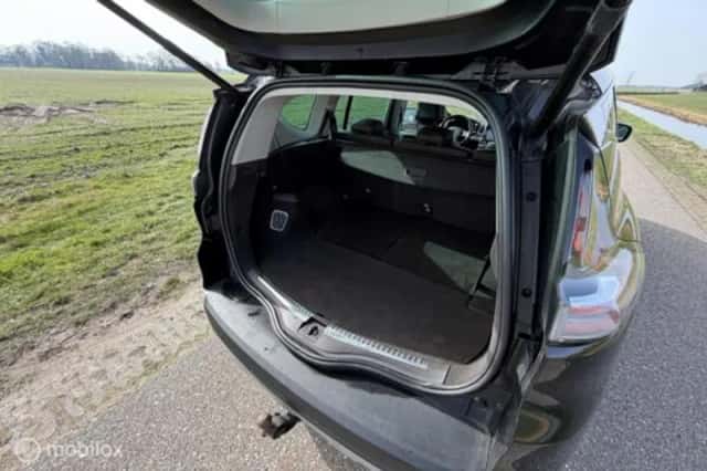 Renault Espace (2017) thumbnail 12