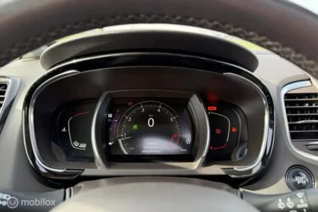 Renault Espace (2017) thumbnail 25