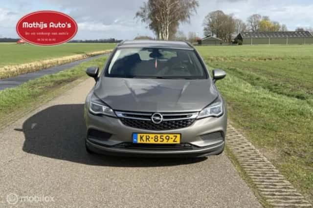 Opel Astra (2016) thumbnail 2