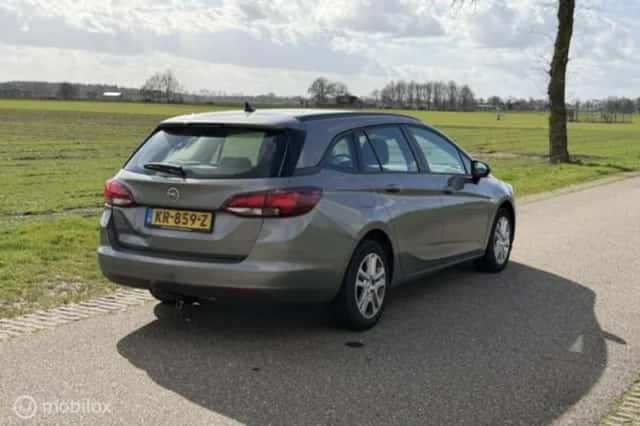 Opel Astra (2016) thumbnail 11