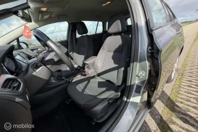 Opel Astra (2016) thumbnail 14