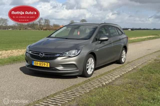 Opel Astra (2016) thumbnail 3