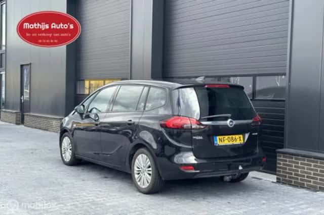 Opel Zafira (2017) thumbnail 3
