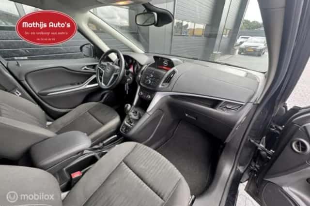 Opel Zafira (2017) thumbnail 4
