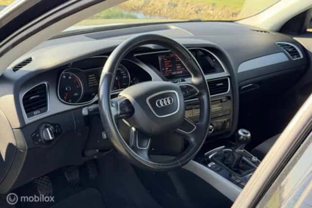 Audi A4 (2013) thumbnail 17