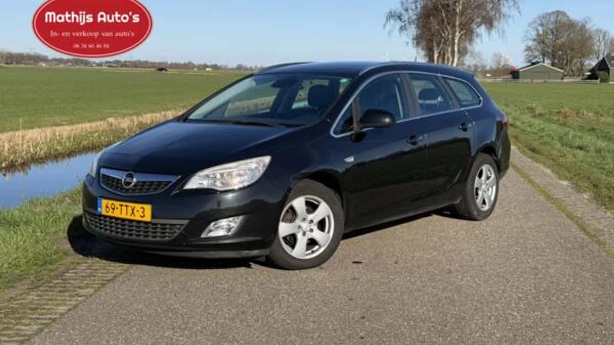 Opel Astra (2012) — foto 1