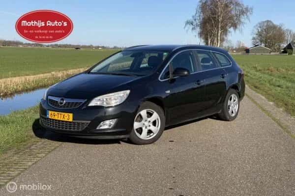 Opel Astra (2012) — foto 1