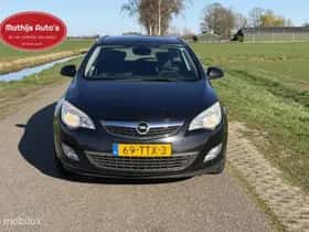 Opel Astra (2012) thumbnail 2