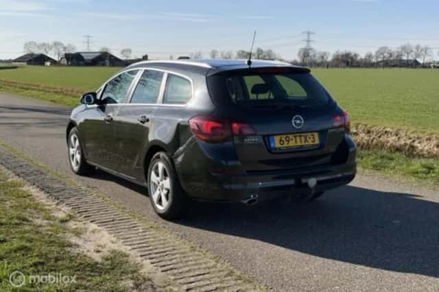 Opel Astra (2012) thumbnail 11