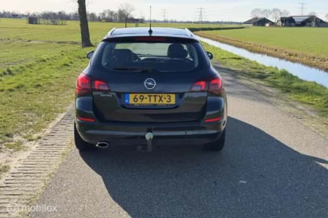 Opel Astra (2012) thumbnail 12