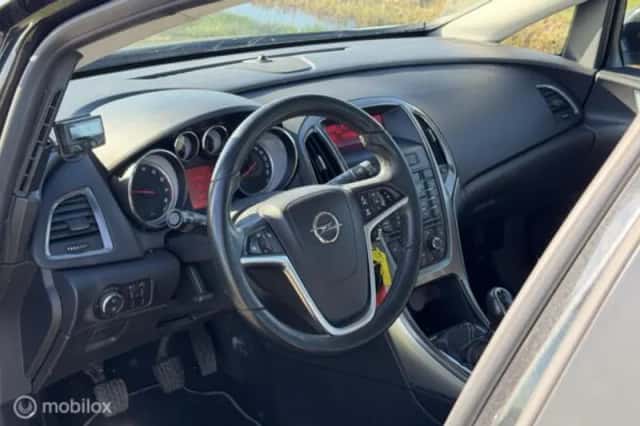Opel Astra (2012) thumbnail 13