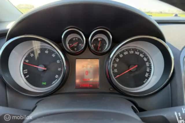 Opel Astra (2012) thumbnail 16