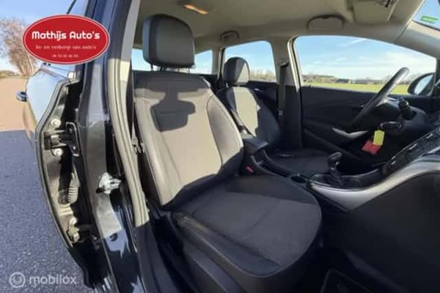 Opel Astra (2012) thumbnail 5