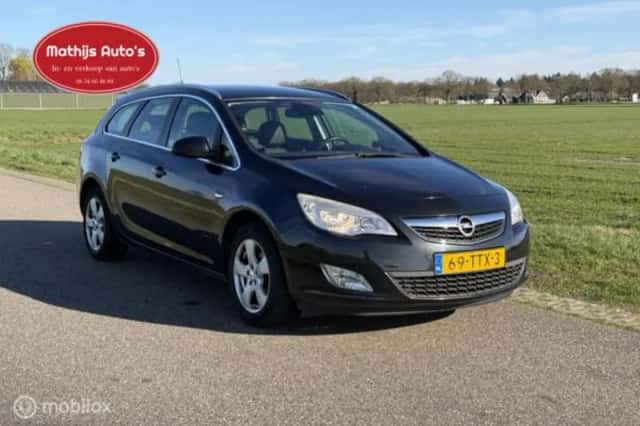 Opel Astra (2012) thumbnail 6