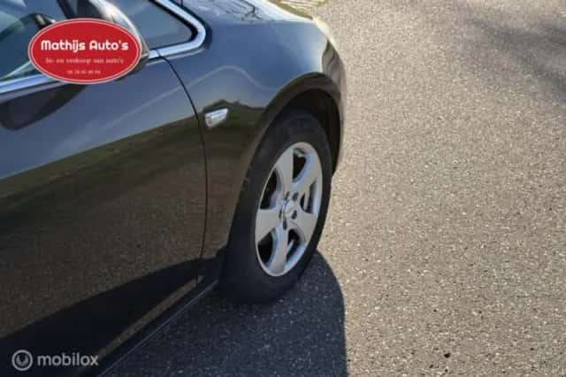 Opel Astra (2012) thumbnail 9
