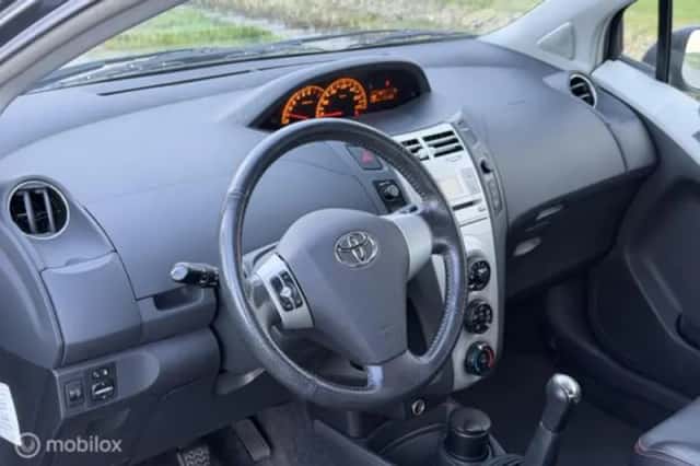 Toyota Yaris (2007) thumbnail 13
