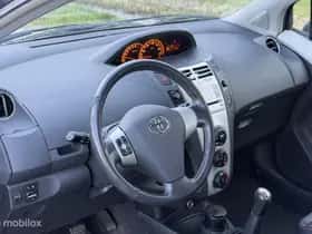 Toyota Yaris (2007) thumbnail 13
