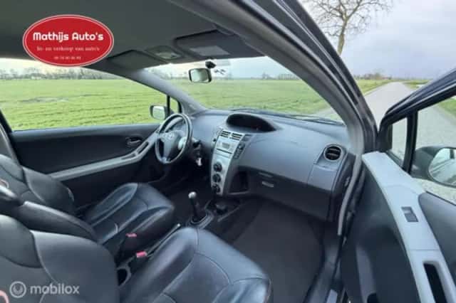 Toyota Yaris (2007) thumbnail 4