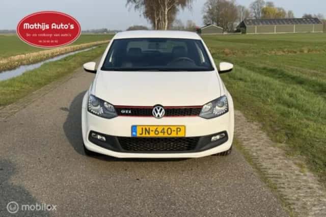 Volkswagen Polo (2011) thumbnail 2