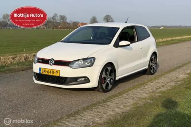 Volkswagen Polo (2011) thumbnail 3