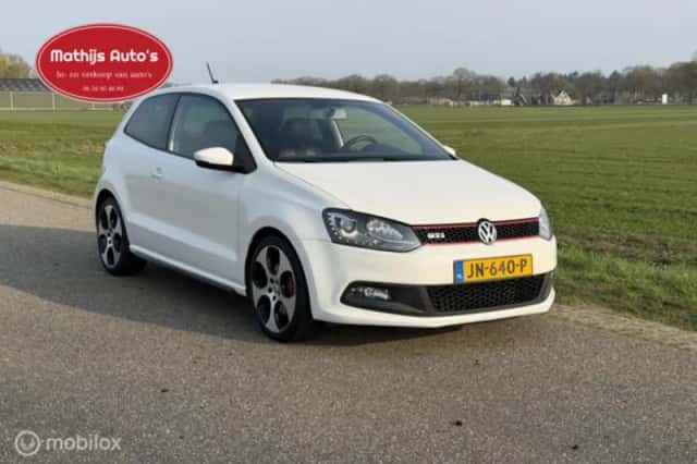 Volkswagen Polo (2011) thumbnail 6