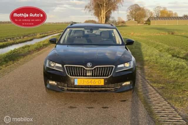 Škoda Superb (2016) thumbnail 2