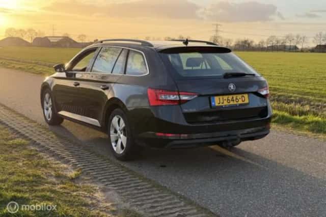 Škoda Superb (2016) thumbnail 11