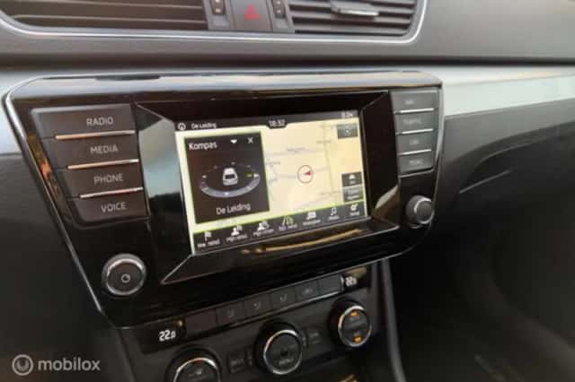 Škoda Superb (2016) thumbnail 16