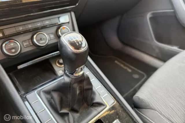 Škoda Superb (2016) thumbnail 17