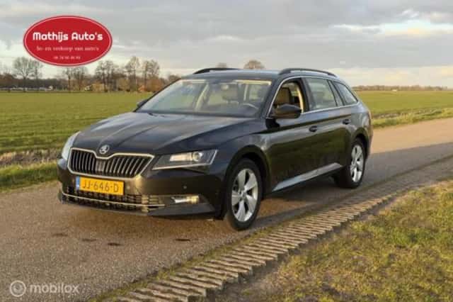 Škoda Superb (2016) thumbnail 3