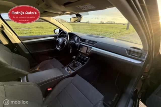 Škoda Superb (2016) thumbnail 4
