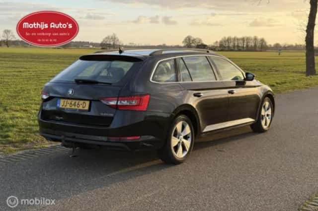 Škoda Superb (2016) thumbnail 7