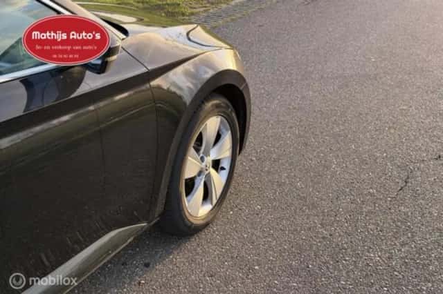 Škoda Superb (2016) thumbnail 9