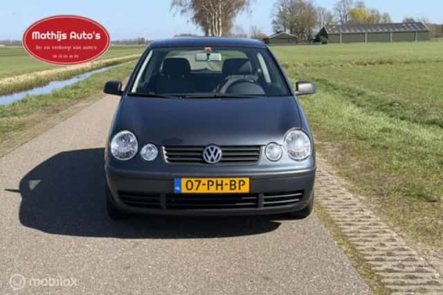 Volkswagen Polo (2004) thumbnail 2