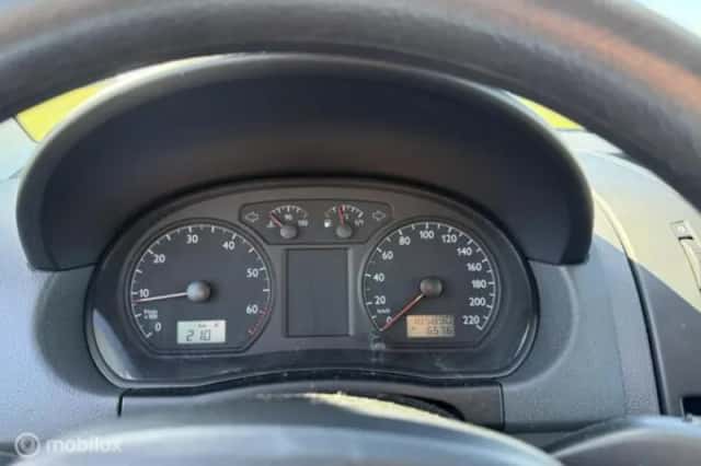 Volkswagen Polo (2004) thumbnail 16