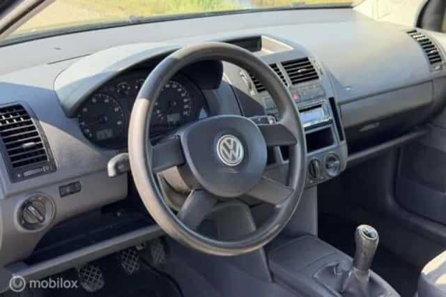 Volkswagen Polo (2004) thumbnail 17