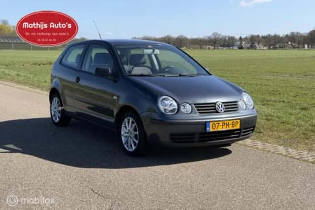 Volkswagen Polo (2004) thumbnail 3