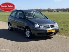 Volkswagen Polo (2004) thumbnail 3